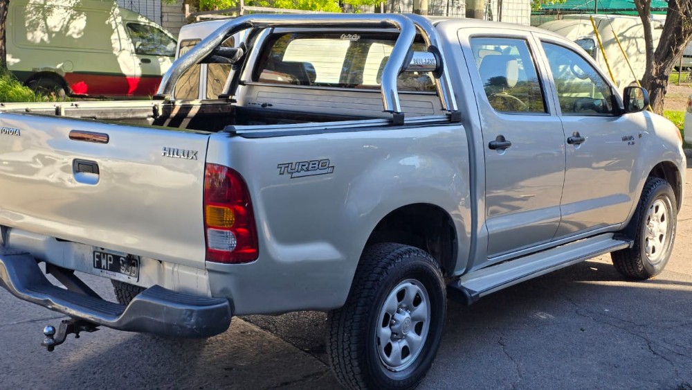 Toyota HILUX 2.5 DC 4X2 — foto 9